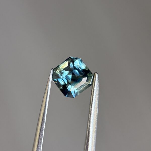 Sapphire Madagascar 1ct